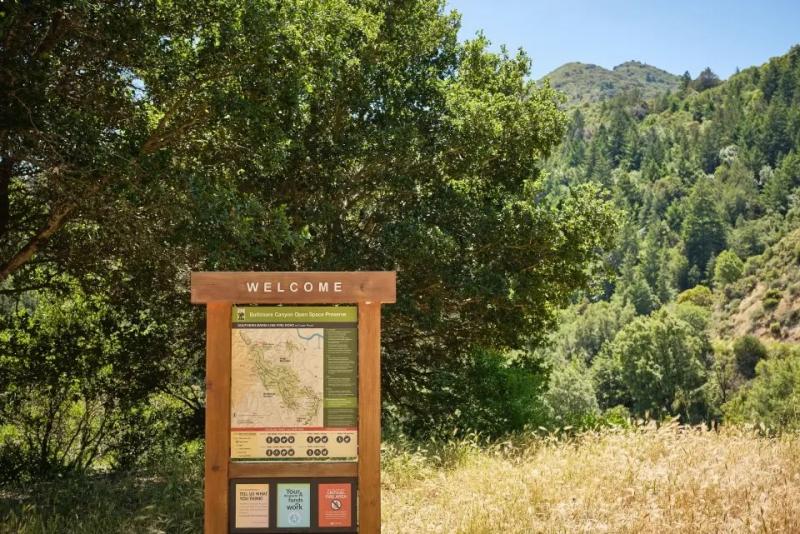 Trailhead to Mt Tam, showing a wooden sign