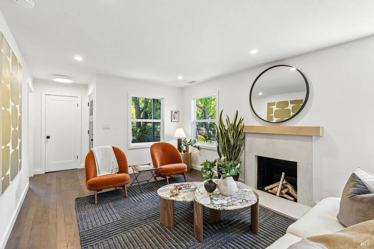26 Plaza Drive #6