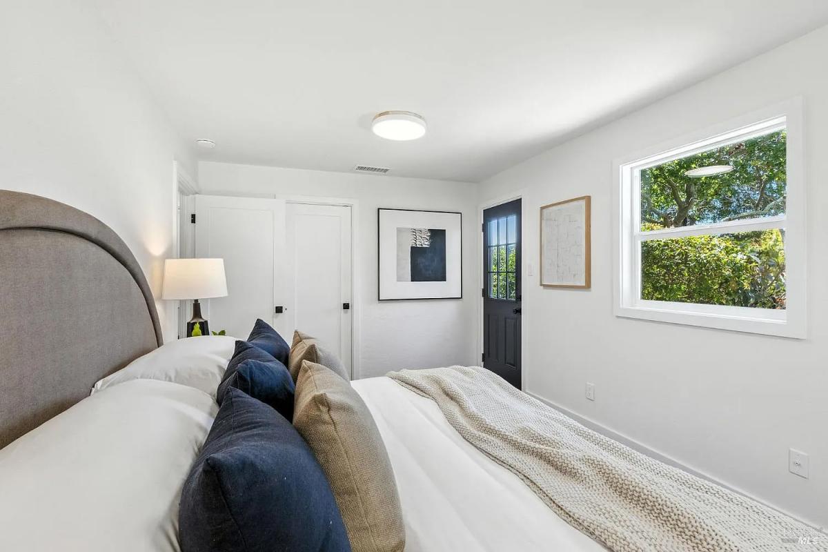 26 Plaza Drive #18