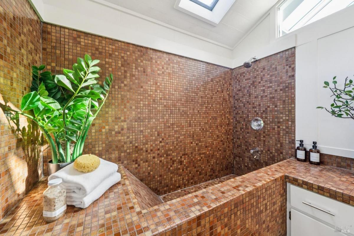 484 Summit Avenue #20