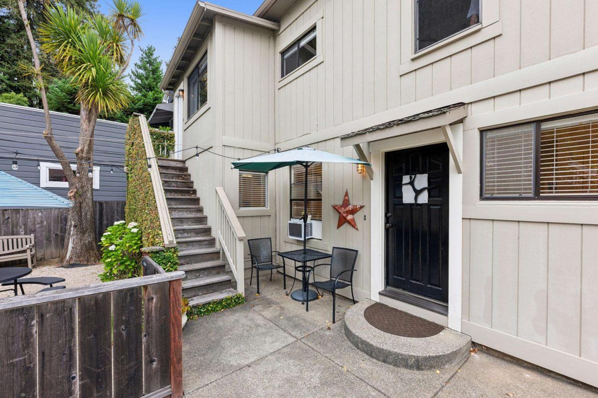 34 Sunnyside Avenue #5
