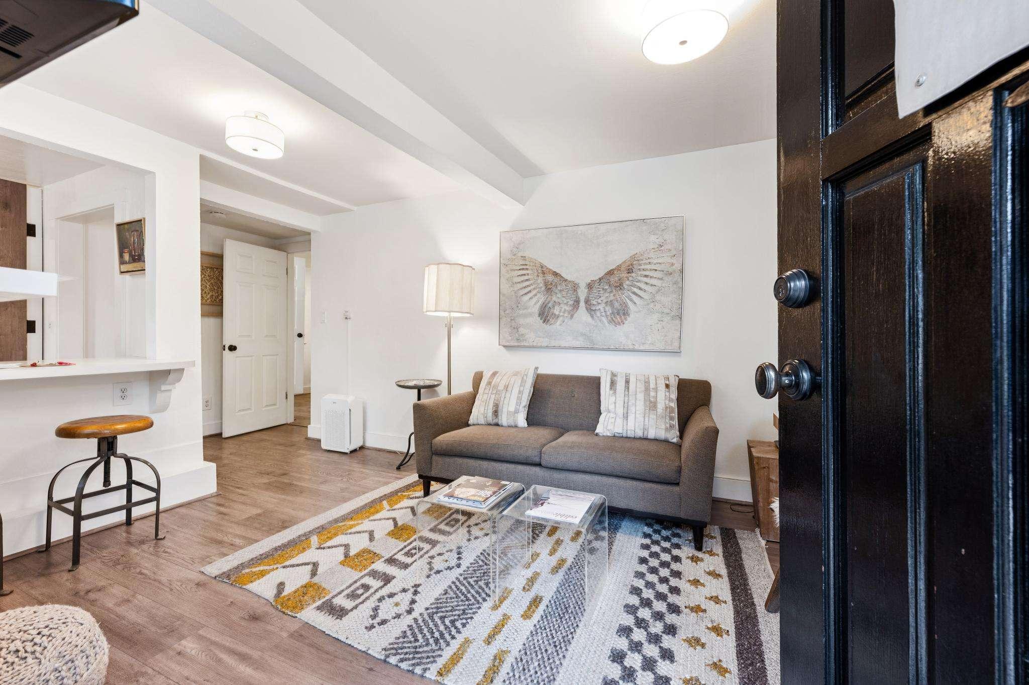 34 Sunnyside Avenue #6
