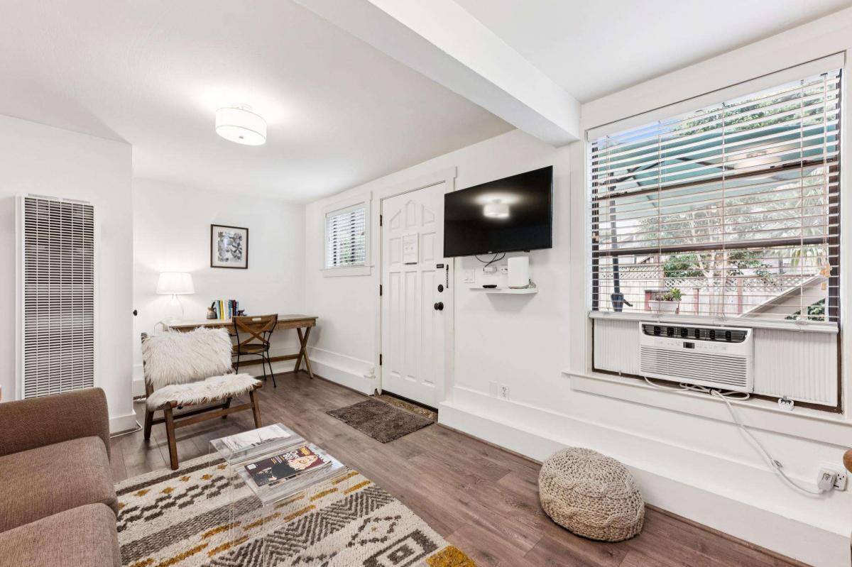 34 Sunnyside Avenue #7