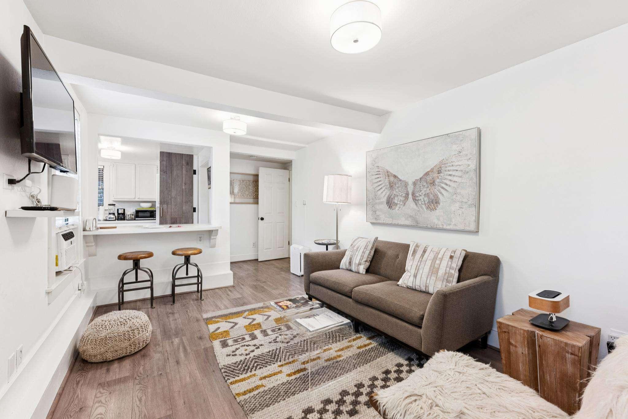 34 Sunnyside Avenue #8