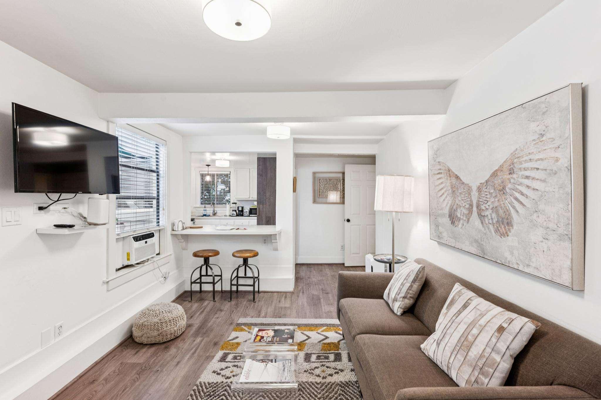 34 Sunnyside Avenue #9