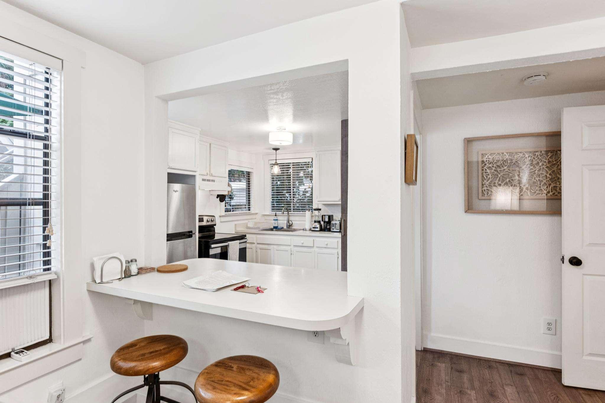 34 Sunnyside Avenue #10