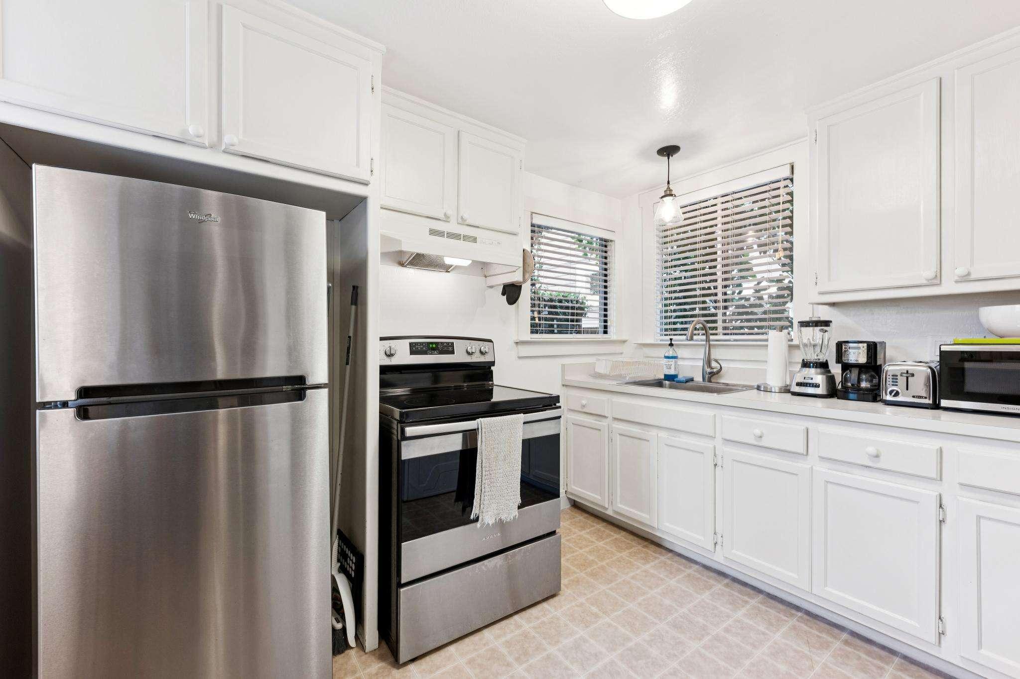 34 Sunnyside Avenue #11