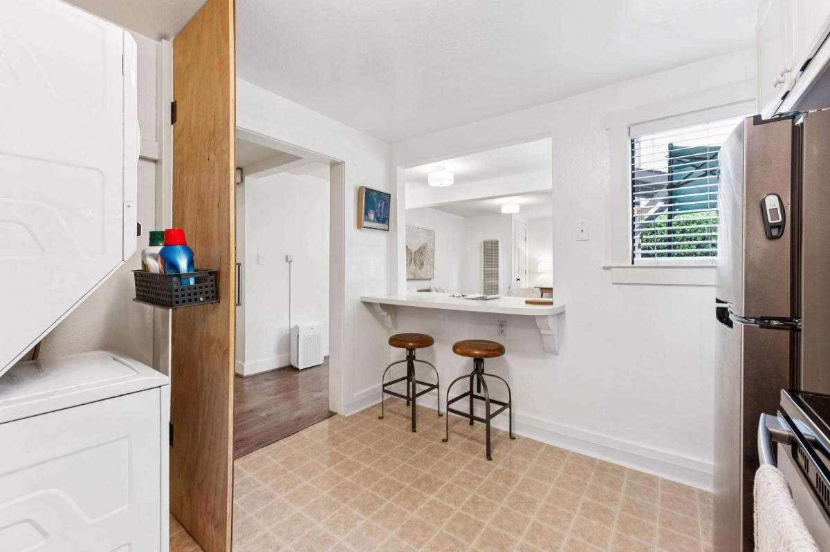 34 Sunnyside Avenue #12