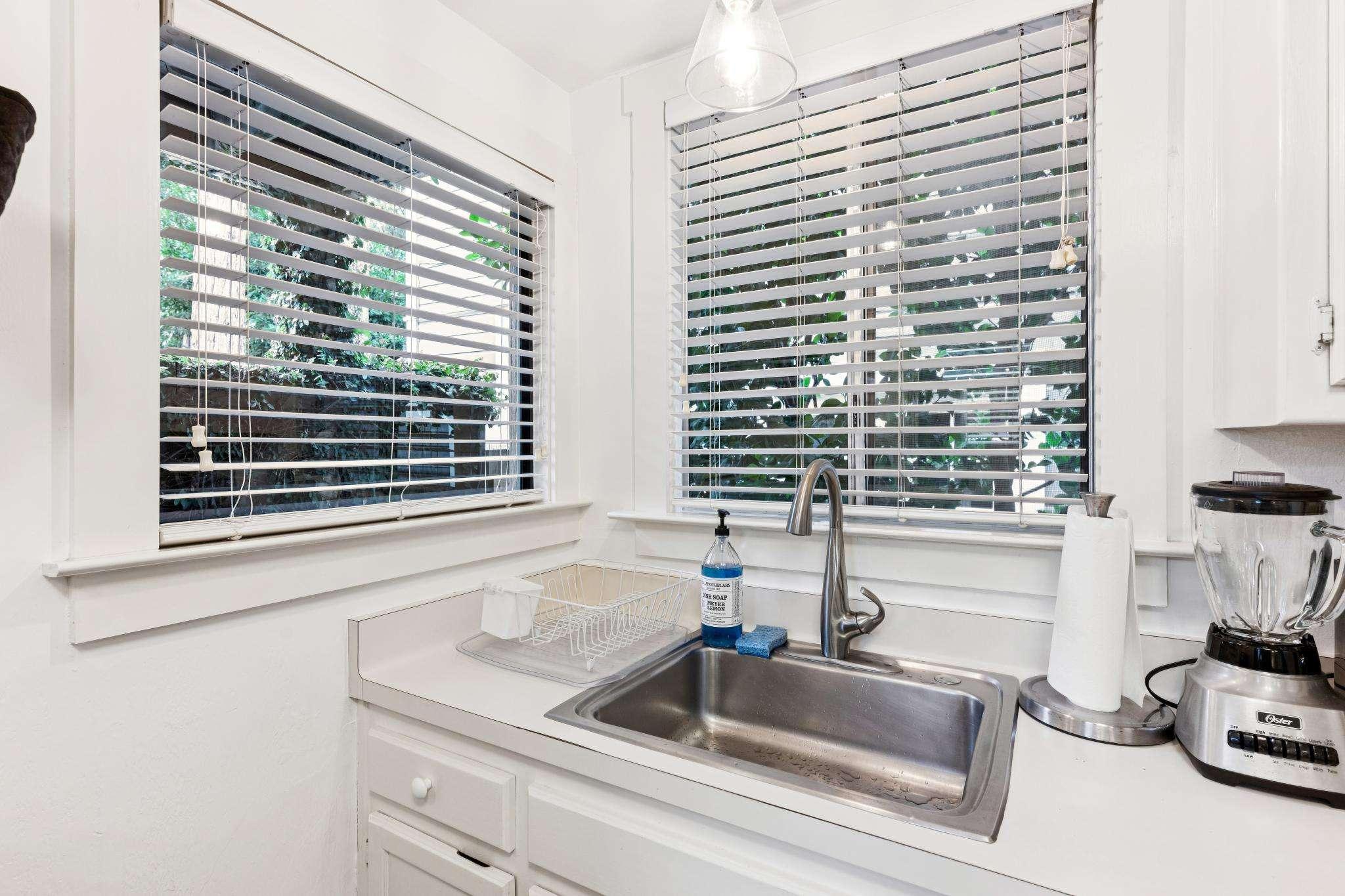 34 Sunnyside Avenue #13