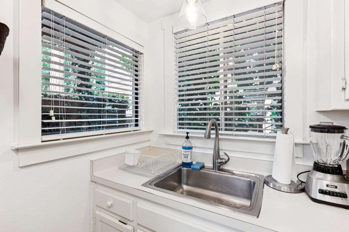 34 Sunnyside Avenue #13