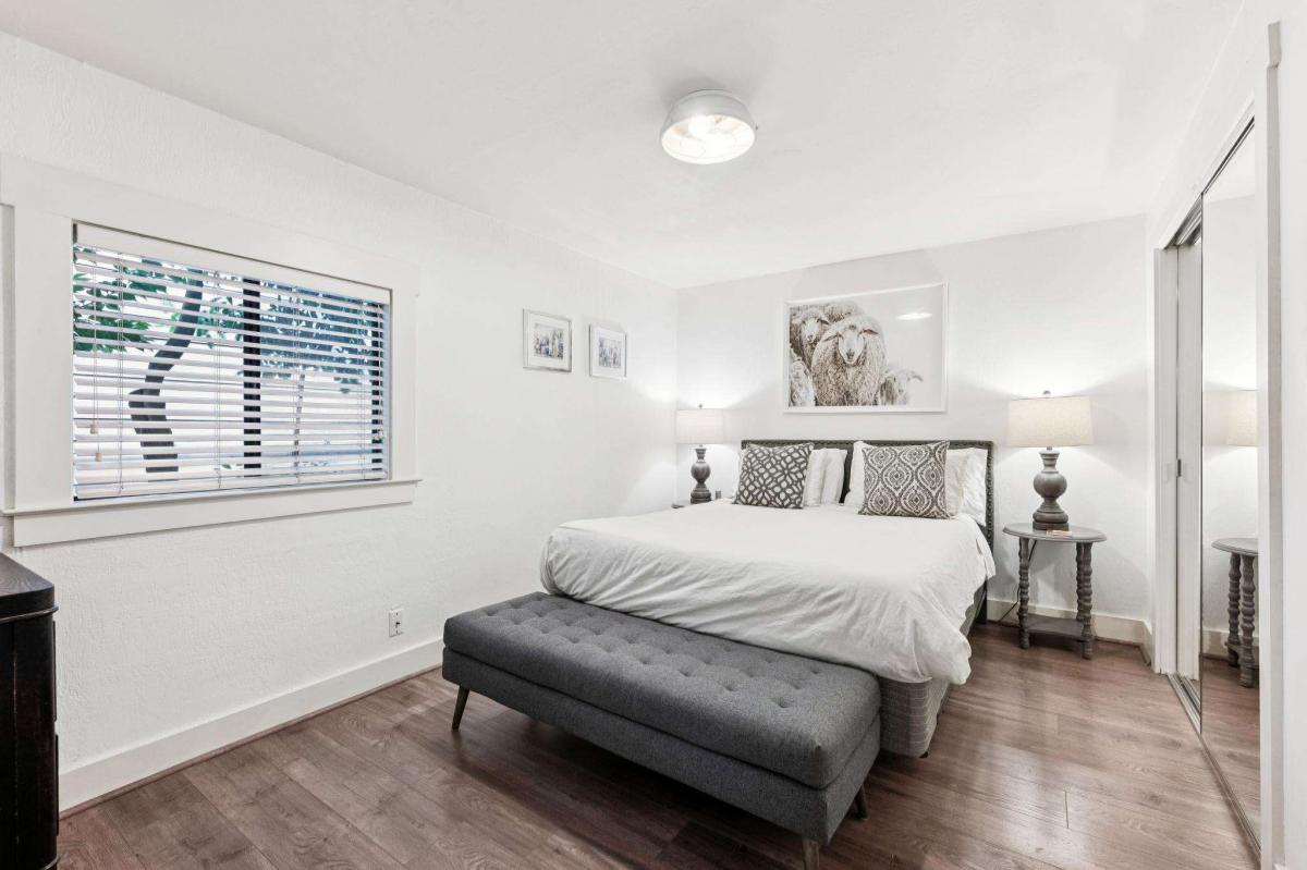 34 Sunnyside Avenue #15