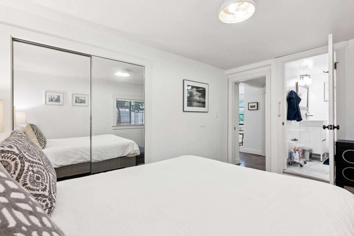 34 Sunnyside Avenue #16
