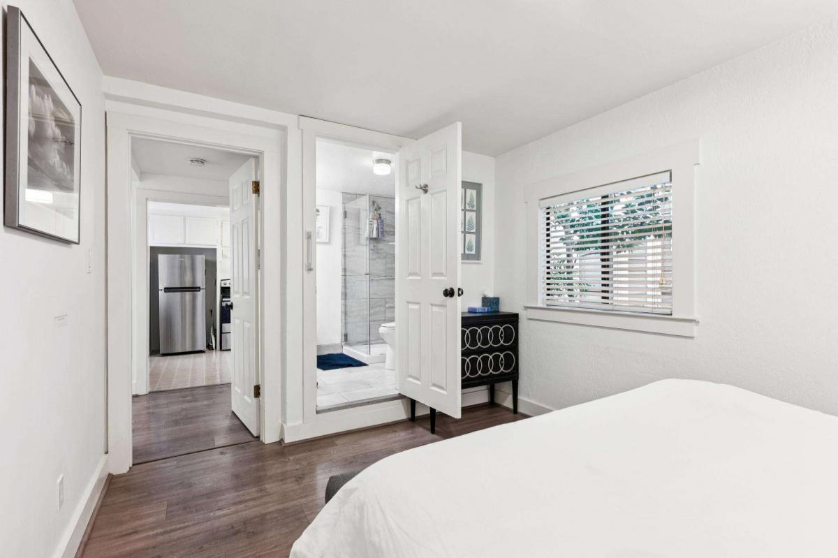 34 Sunnyside Avenue #17