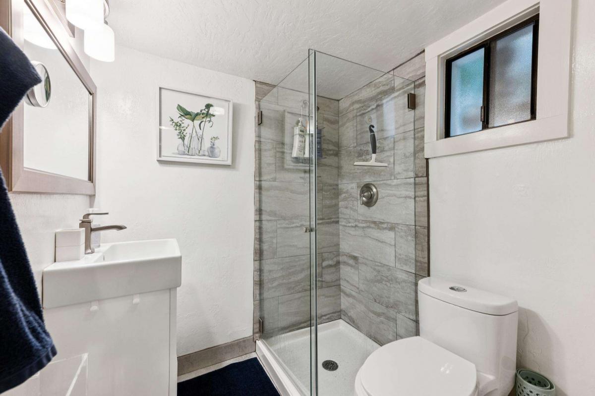 34 Sunnyside Avenue #18