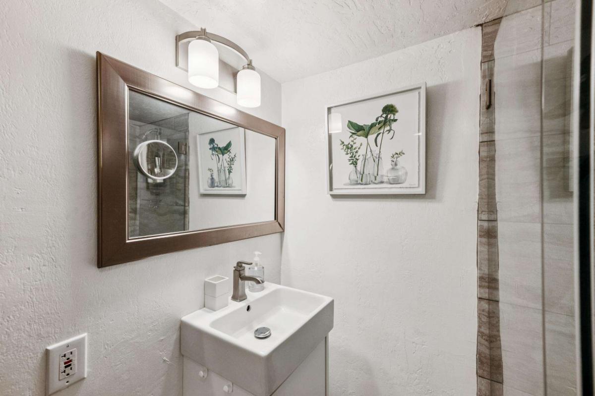 34 Sunnyside Avenue #19