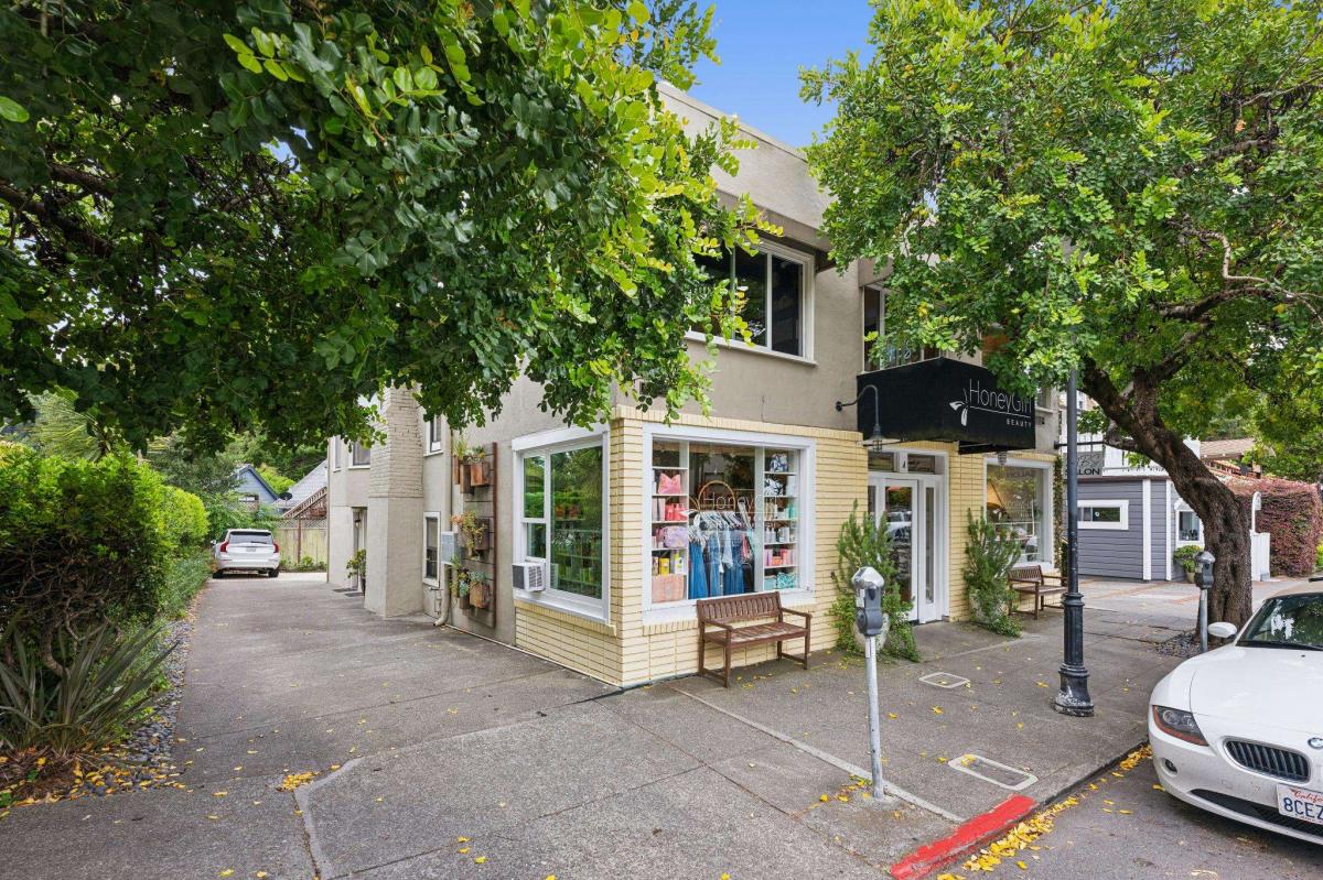 34 Sunnyside Avenue #20