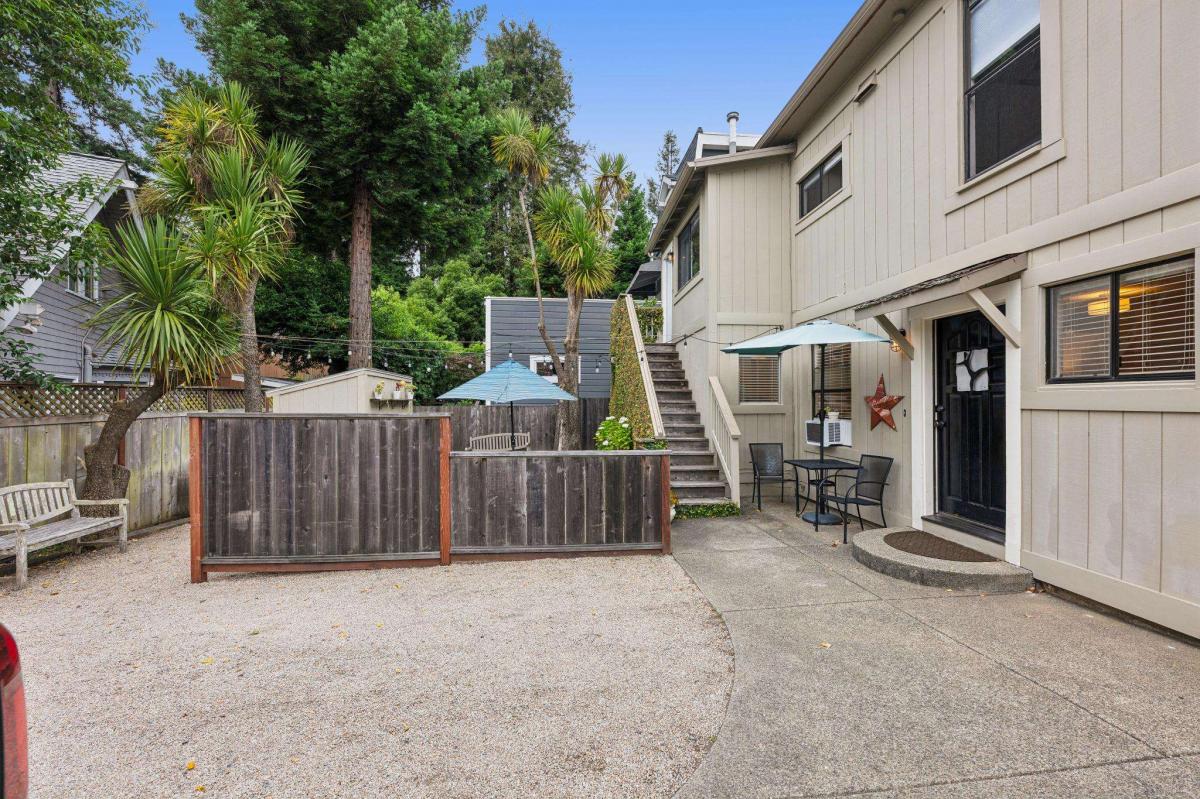 34 Sunnyside Avenue #21