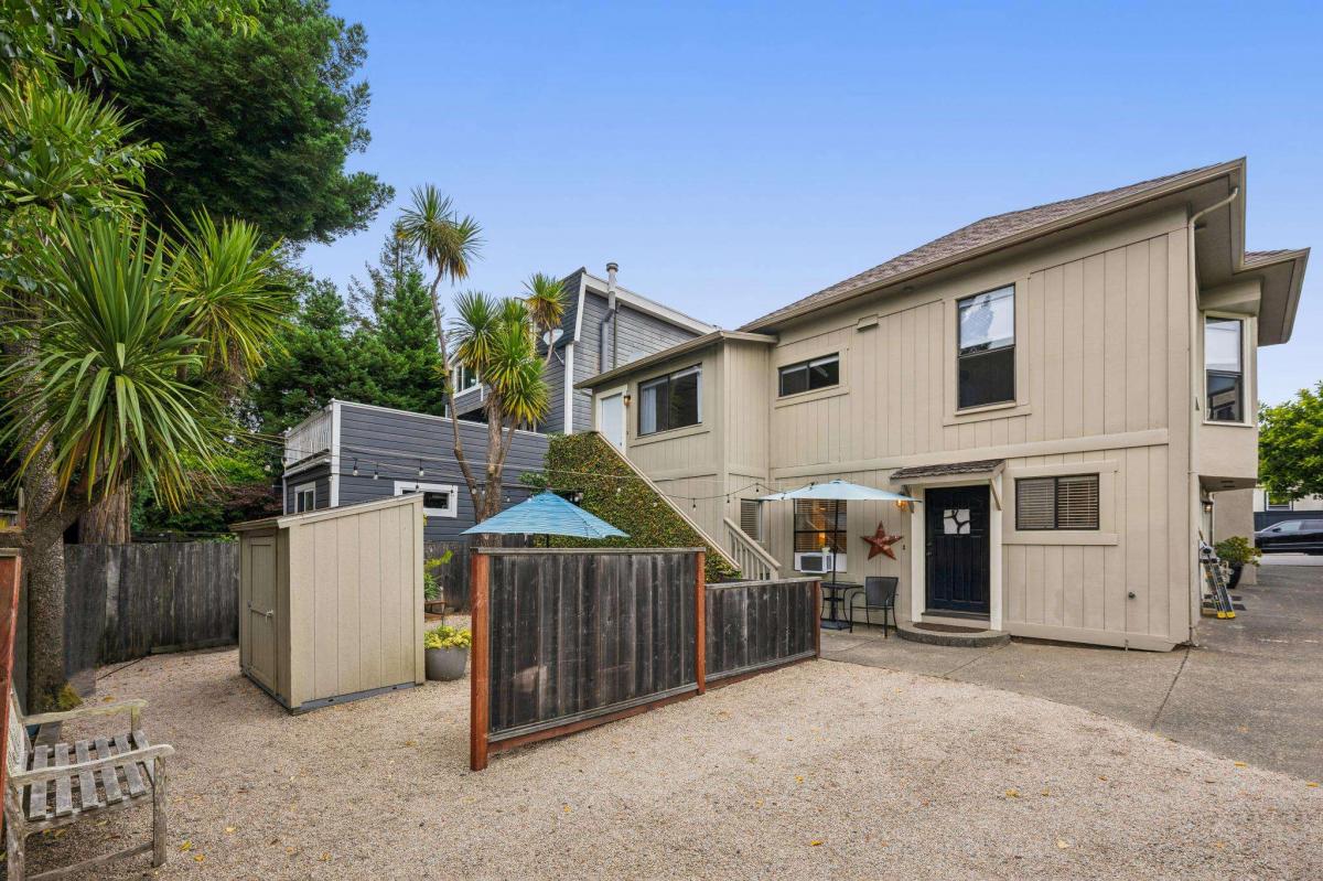 34 Sunnyside Avenue #22