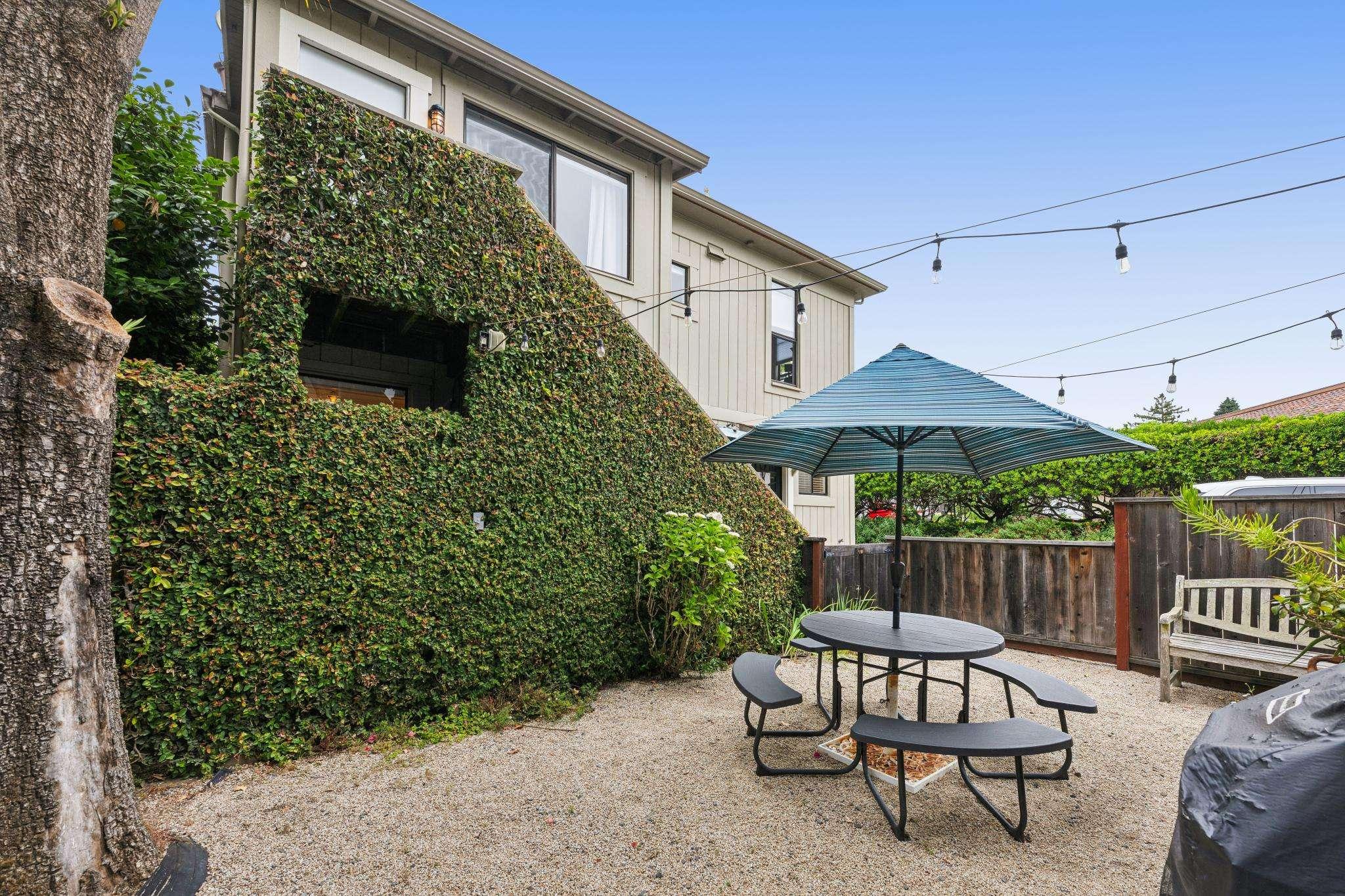 34 Sunnyside Avenue #24
