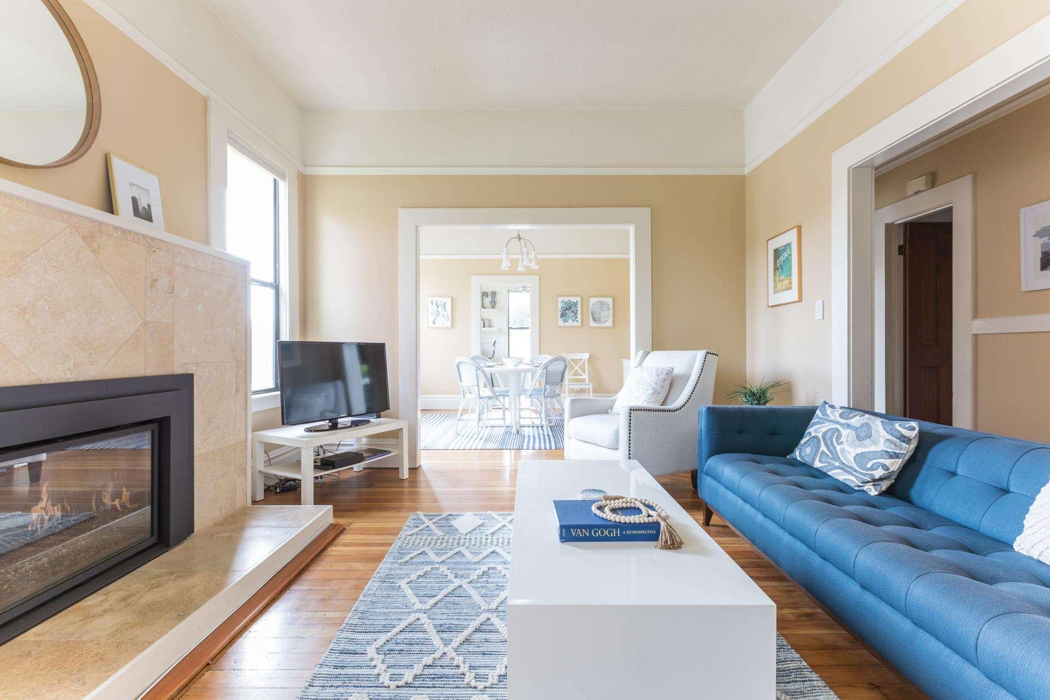34 Sunnyside Avenue #27