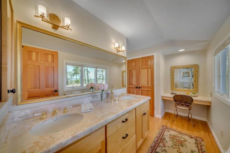 Cris-Glave-4036-Spring-mountain-bath-master #3