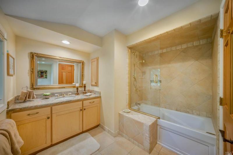 Cris-Glave-4036-Spring-mountain-bathroom #4